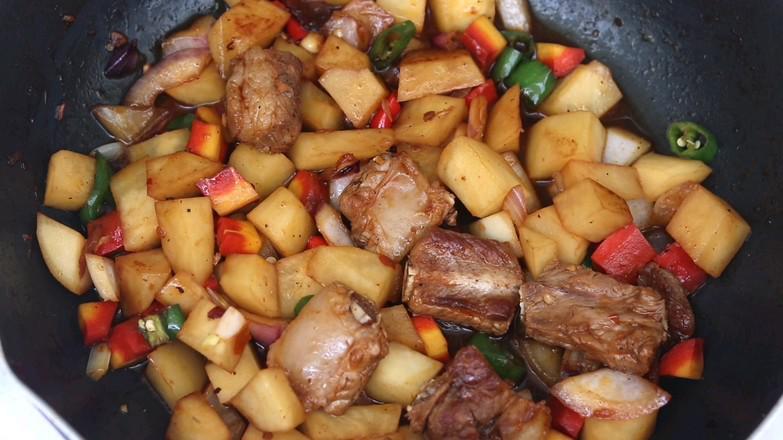 電飯煲排骨土豆飯的做法-咸鮮味煮菜譜-易網健康養生網 電飯煲排骨土豆飯的做法-咸鮮味煮菜譜