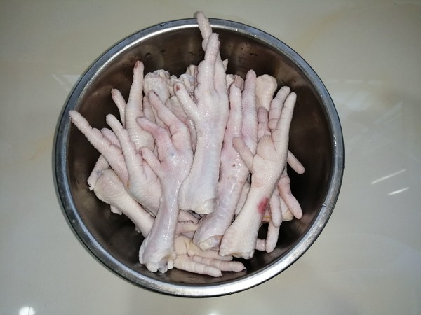 網(wǎng)紅酸辣雞爪的做法-酸辣味煮菜譜-易網(wǎng)<a href=http://www.xllyou.com/ target=_blank class=infotextkey>健康養(yǎng)生</a>網(wǎng) 網(wǎng)紅酸辣雞爪的做法-酸辣味煮菜譜