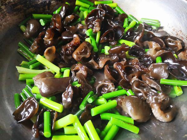 蒜苔炒假鮑魚的做法-咸鮮味炒菜譜-易網(wǎng)健康養(yǎng)生網(wǎng) 蒜苔炒假鮑魚的做法-咸鮮味炒菜譜