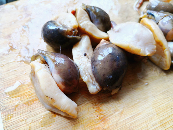 蒜苔炒假鮑魚的做法-咸鮮味炒菜譜-易網(wǎng)<a href=http://www.xllyou.com/ target=_blank class=infotextkey>健康養(yǎng)生</a>網(wǎng) 蒜苔炒假鮑魚的做法-咸鮮味炒菜譜