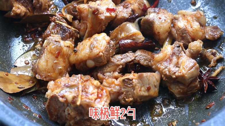 土豆燒排骨的做法-香辣味燒菜譜-易網(wǎng)健康養(yǎng)生網(wǎng) 土豆燒排骨的做法-香辣味燒菜譜