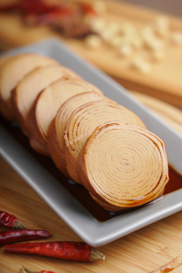 香鹵豆皮卷【孔老師教做菜】的做法-家常味煮菜譜-易網健康養生網 香鹵豆皮卷【孔老師教做菜】的做法-家常味煮菜譜