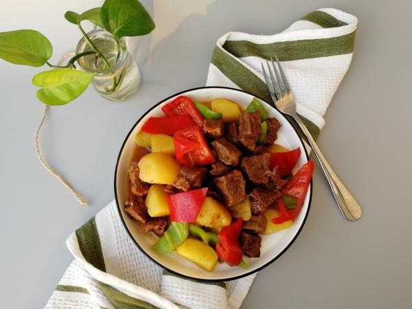 青紅椒土豆燉牛肉的做法-咸鮮味燉菜譜-易網健康養生網 青紅椒土豆燉牛肉的做法-咸鮮味燉菜譜