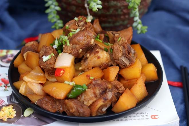 土豆燒排骨的做法-香辣味燒菜譜-易網(wǎng)健康養(yǎng)生網(wǎng) 土豆燒排骨的做法-香辣味燒菜譜