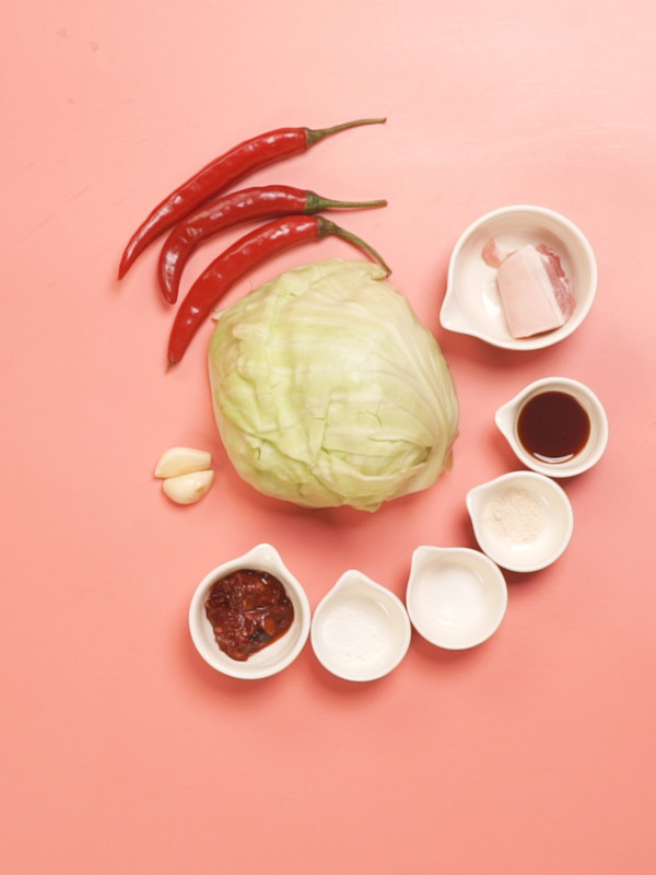 干鍋包菜的做法-家常味炒菜譜-易網<a href=http://www.xllyou.com/ target=_blank class=infotextkey>健康養生</a>網 干鍋包菜的做法-家常味炒菜譜