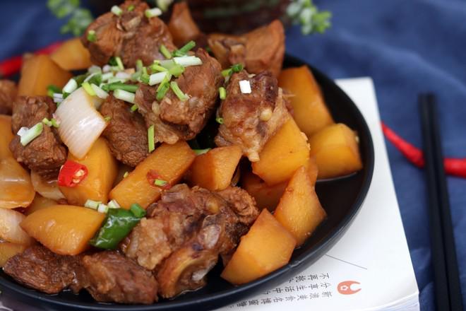 土豆燒排骨的做法-香辣味燒菜譜-易網(wǎng)健康養(yǎng)生網(wǎng) 土豆燒排骨的做法-香辣味燒菜譜