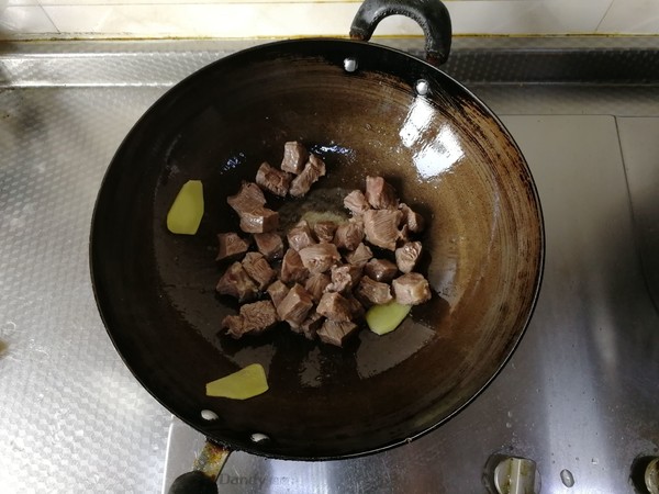 青紅椒土豆燉牛肉的做法-咸鮮味燉菜譜-易網健康養生網 青紅椒土豆燉牛肉的做法-咸鮮味燉菜譜