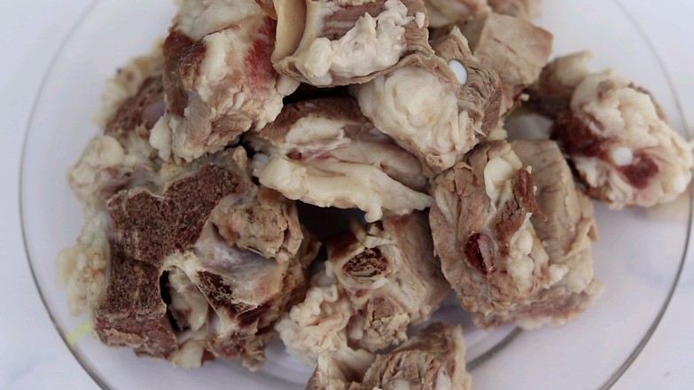 土豆燒排骨的做法-香辣味燒菜譜-易網(wǎng)健康養(yǎng)生網(wǎng) 土豆燒排骨的做法-香辣味燒菜譜