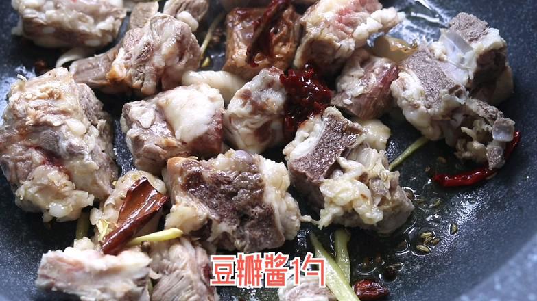 土豆燒排骨的做法-香辣味燒菜譜-易網(wǎng)健康養(yǎng)生網(wǎng) 土豆燒排骨的做法-香辣味燒菜譜