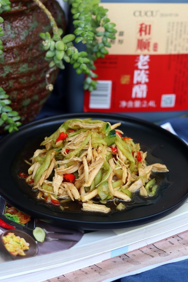 黃瓜拌雞絲的做法-酸辣味拌菜譜-易網健康養生網 黃瓜拌雞絲的做法-酸辣味拌菜譜