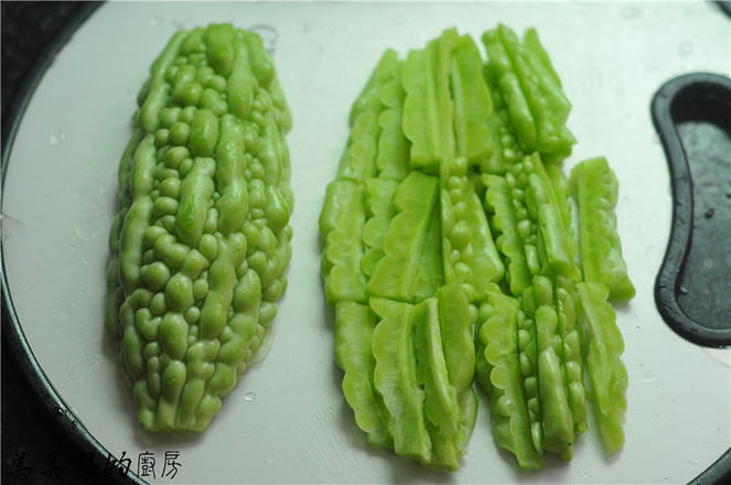 咸蛋黃焗苦瓜的做法-家常味炒菜譜-易網(wǎng)健康養(yǎng)生網(wǎng) 咸蛋黃焗苦瓜的做法-家常味炒菜譜