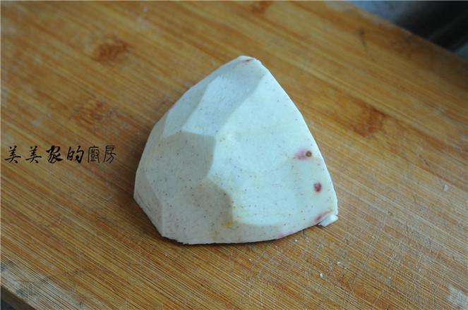 炸香芋片的做法-家常味炸菜譜-易網<a href=http://www.xllyou.com/ target=_blank class=infotextkey>健康養生</a>網 炸香芋片的做法-家常味炸菜譜