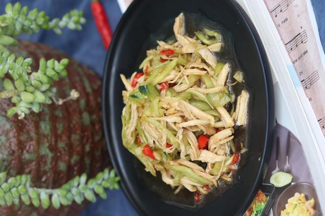 黃瓜拌雞絲的做法-酸辣味拌菜譜-易網健康養生網 黃瓜拌雞絲的做法-酸辣味拌菜譜