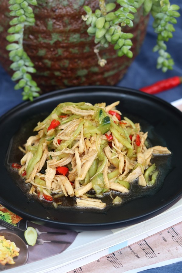 黃瓜拌雞絲的做法-酸辣味拌菜譜-易網健康養生網 黃瓜拌雞絲的做法-酸辣味拌菜譜