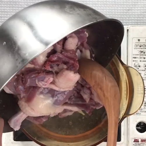 廣西啤酒鴨的做法-家常味炒菜譜-易網<a href=http://www.xllyou.com/ target=_blank class=infotextkey>健康養生</a>網 廣西啤酒鴨的做法-家常味炒菜譜