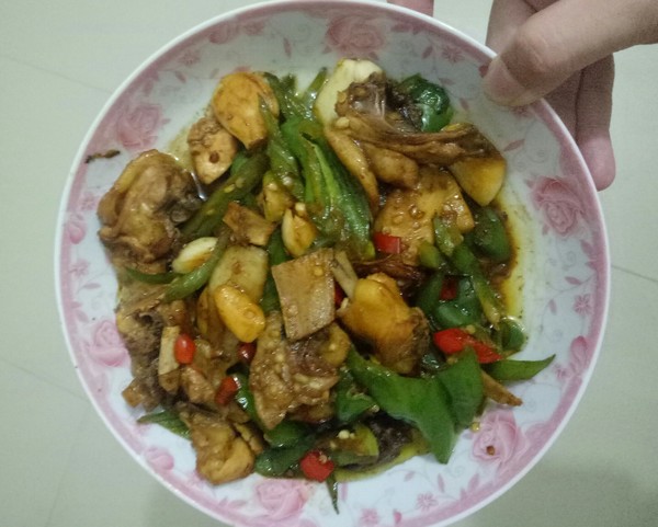 青椒小炒雞塊的做法-家常味炒菜譜-易網健康養生網 青椒小炒雞塊的做法-家常味炒菜譜