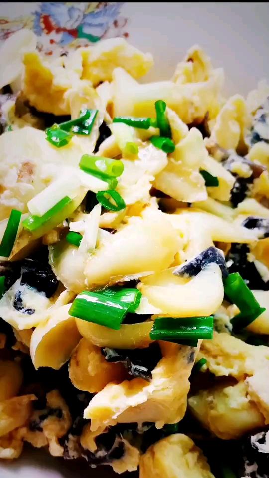 雞蛋煎百合的做法-家常味炒菜譜-易網健康養生網 雞蛋煎百合的做法-家常味炒菜譜