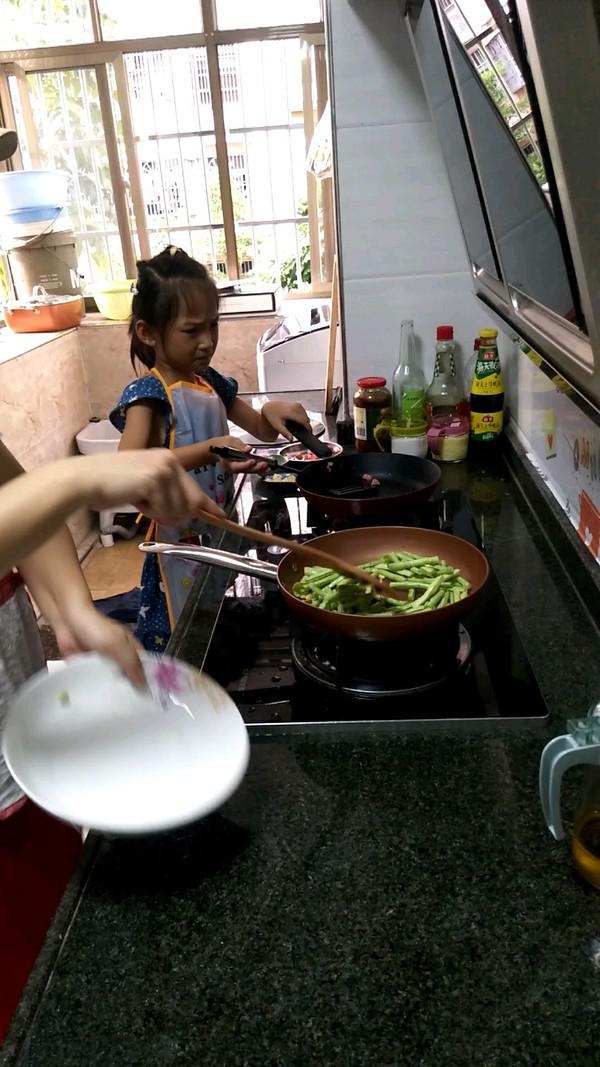 茄子愛上豆角的做法-家常味炒菜譜