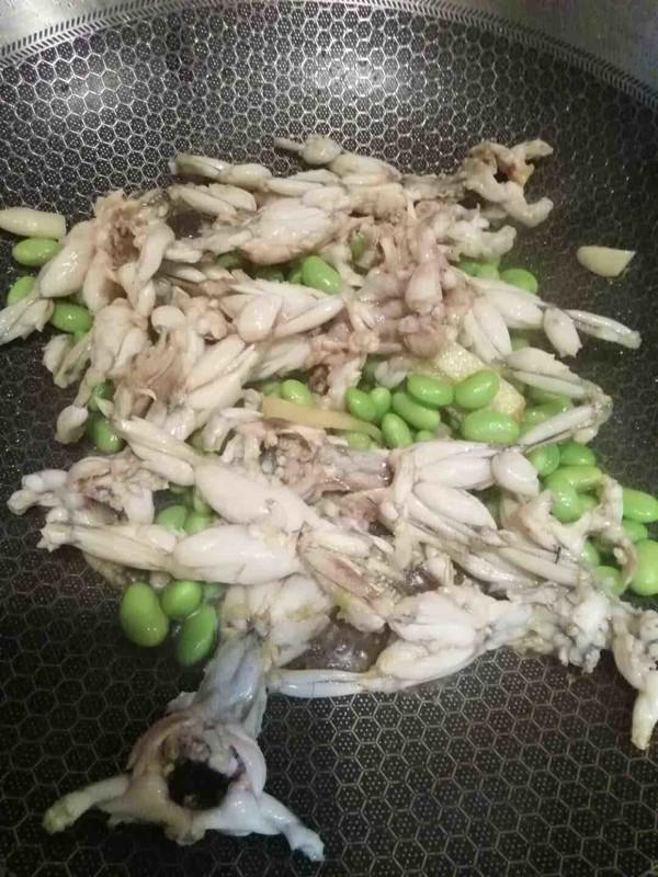 田雞燒毛豆的做法-家常味燒菜譜-易網(wǎng)健康養(yǎng)生網(wǎng) 田雞燒毛豆的做法-家常味燒菜譜