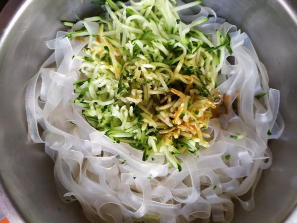 霸王超市～黃瓜涼拌粉皮的做法-咸鮮味拌菜譜