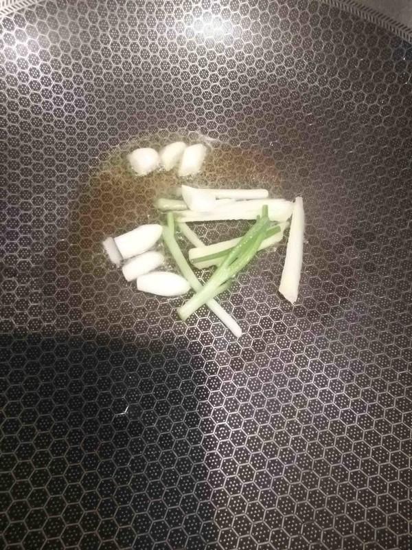 田雞燒毛豆的做法-家常味燒菜譜-易網(wǎng)健康養(yǎng)生網(wǎng) 田雞燒毛豆的做法-家常味燒菜譜