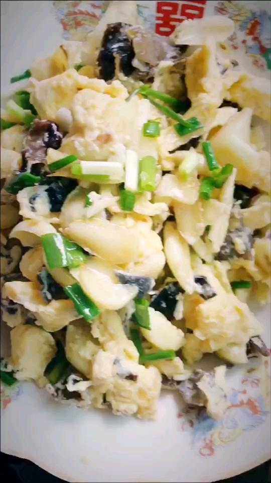 雞蛋煎百合的做法-家常味炒菜譜-易網健康養生網 雞蛋煎百合的做法-家常味炒菜譜