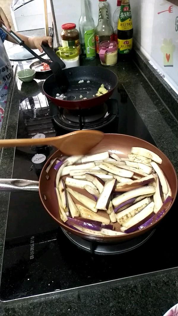 茄子愛上豆角的做法-家常味炒菜譜