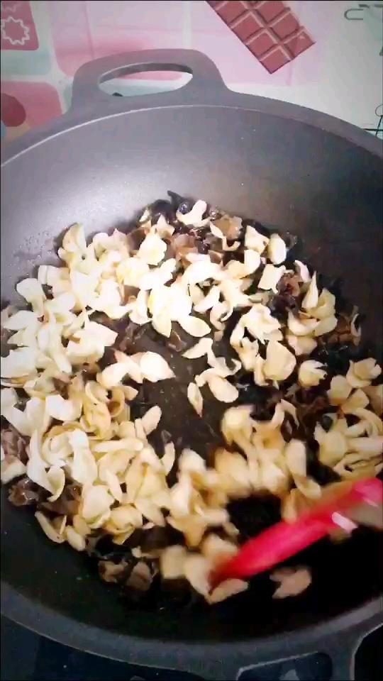 雞蛋煎百合的做法-家常味炒菜譜-易網健康養生網 雞蛋煎百合的做法-家常味炒菜譜