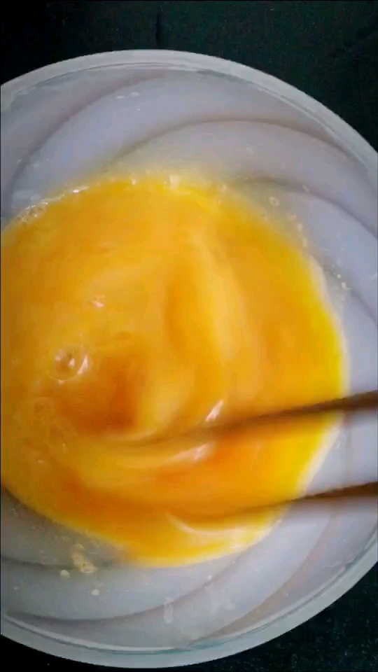 雞蛋煎百合的做法-家常味炒菜譜-易網<a href=http://www.xllyou.com/ target=_blank class=infotextkey>健康養生</a>網 雞蛋煎百合的做法-家常味炒菜譜