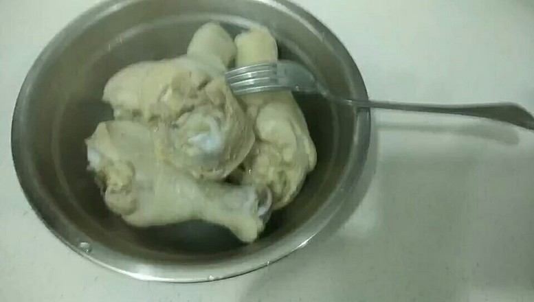 鹵雞腿的做法-香辣味鹵菜譜-易網(wǎng)<a href=http://www.xllyou.com/ target=_blank class=infotextkey>健康養(yǎng)生</a>網(wǎng) 鹵雞腿的做法-香辣味鹵菜譜