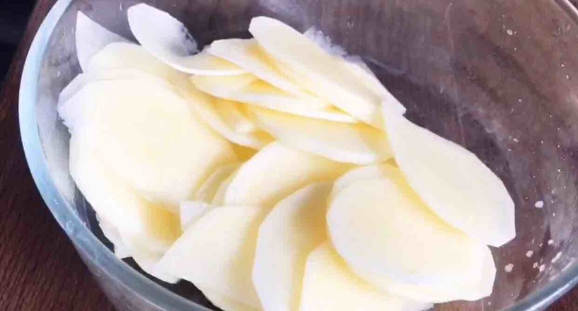 土豆這樣做簡單又美味的做法-家常味炒菜譜-易網<a href=http://www.xllyou.com/ target=_blank class=infotextkey>健康養生</a>網 土豆這樣做簡單又美味的做法-家常味炒菜譜