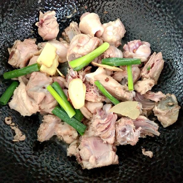 燉炒大公雞的做法-家常味燉菜譜-易網(wǎng)健康養(yǎng)生網(wǎng) 燉炒大公雞的做法-家常味燉菜譜