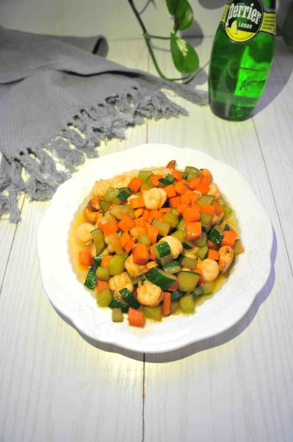 黃瓜胡蘿卜炒蝦仁的做法-家常味炒菜譜-易網(wǎng)健康養(yǎng)生網(wǎng) 黃瓜胡蘿卜炒蝦仁的做法-家常味炒菜譜