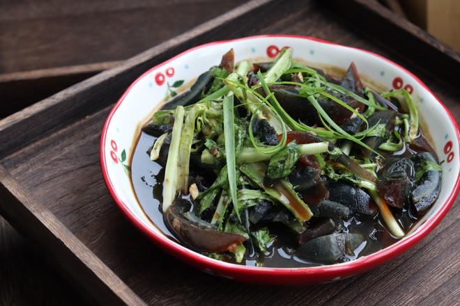 苦菊皮蛋的做法-酸甜味拌菜譜