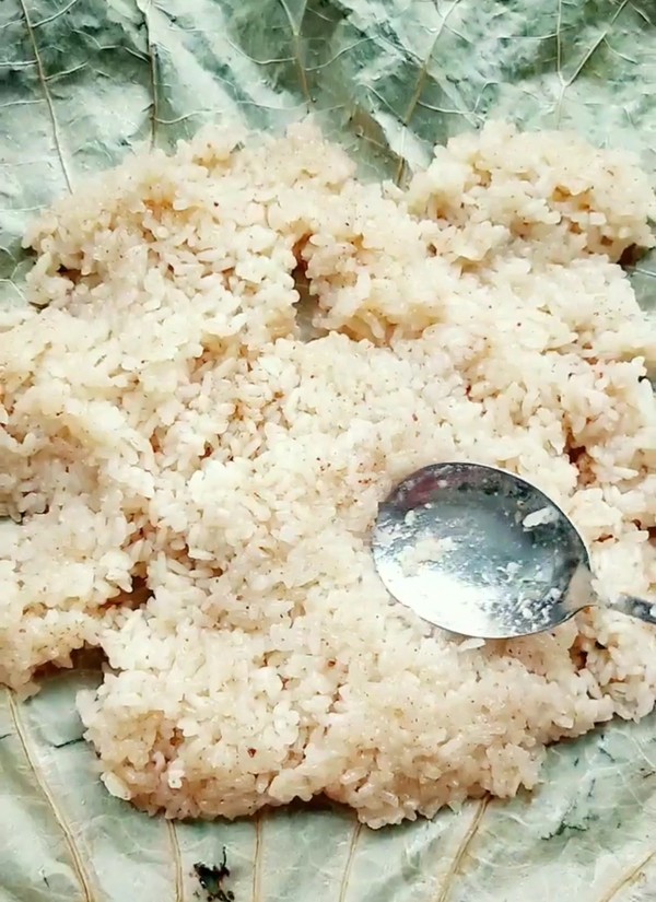 《荷葉糯米雞》的做法-咸鮮味蒸菜譜-易網(wǎng)健康養(yǎng)生網(wǎng) 《荷葉糯米雞》的做法-咸鮮味蒸菜譜