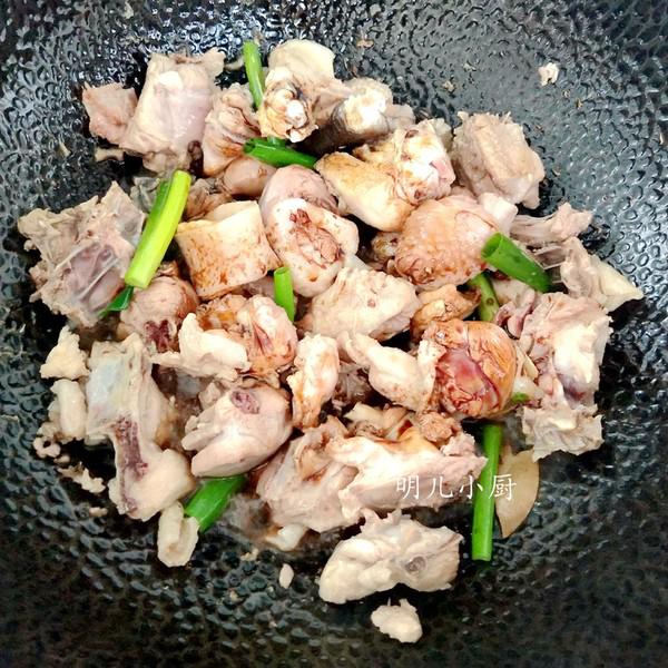 燉炒大公雞的做法-家常味燉菜譜-易網(wǎng)健康養(yǎng)生網(wǎng) 燉炒大公雞的做法-家常味燉菜譜