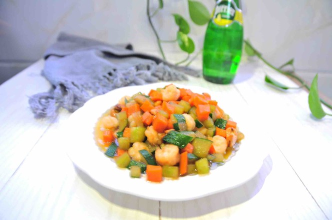 黃瓜胡蘿卜炒蝦仁的做法-家常味炒菜譜-易網(wǎng)健康養(yǎng)生網(wǎng) 黃瓜胡蘿卜炒蝦仁的做法-家常味炒菜譜