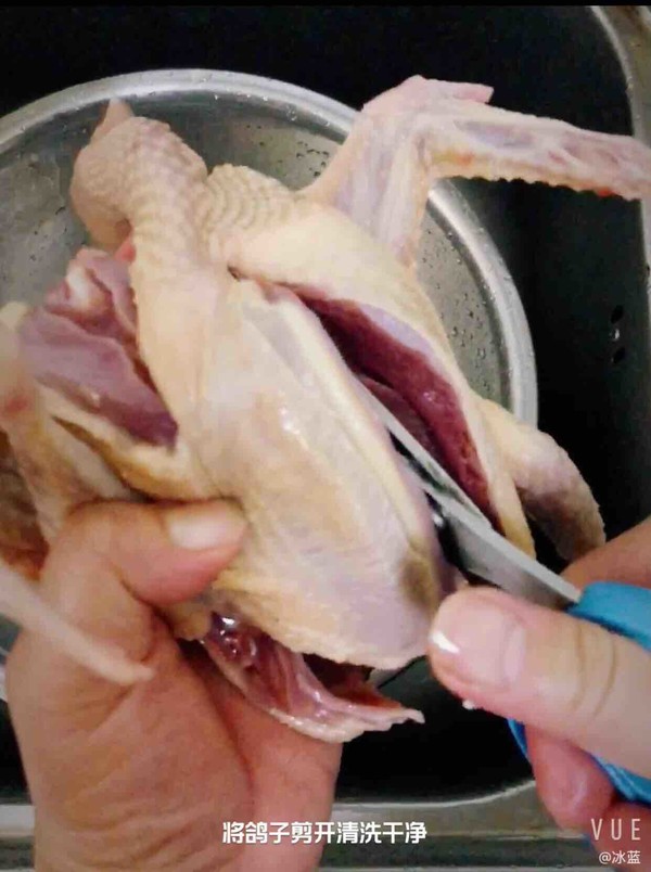 清蒸鴿子的做法-家常味蒸菜譜-易網<a href=http://www.xllyou.com/ target=_blank class=infotextkey>健康養生</a>網 清蒸鴿子的做法-家常味蒸菜譜