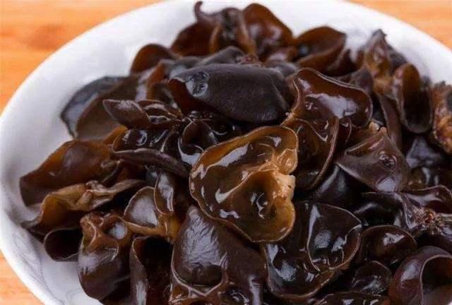 金江小姑娘土豆爆魷魚的做法-麻辣味烤菜譜-易網(wǎng)健康養(yǎng)生網(wǎng) 金江小姑娘土豆爆魷魚的做法-麻辣味烤菜譜