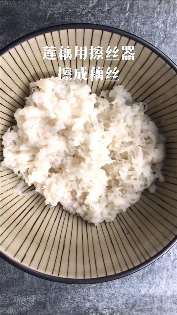 香煎小藕餅的做法-咸鮮味煎菜譜-易網<a href=http://www.xllyou.com/ target=_blank class=infotextkey>健康養生</a>網 香煎小藕餅的做法-咸鮮味煎菜譜