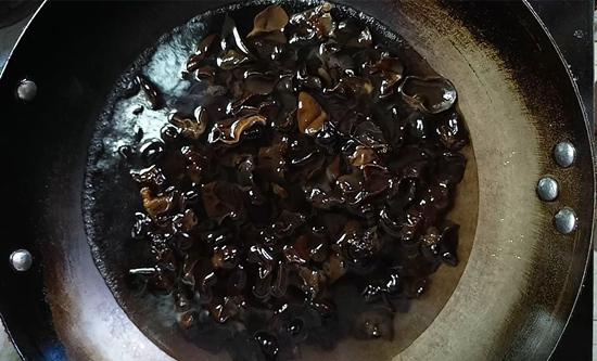 酸辣拌木耳的做法-酸辣味拌菜譜-易網健康養生網 酸辣拌木耳的做法-酸辣味拌菜譜