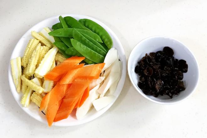 玉米筍炒時蔬的做法-家常味炒菜譜-易網(wǎng)健康養(yǎng)生網(wǎng) 玉米筍炒時蔬的做法-家常味炒菜譜