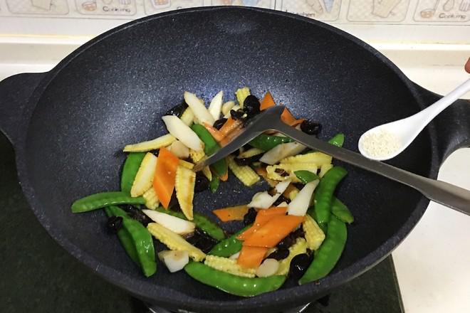 玉米筍炒時蔬的做法-家常味炒菜譜-易網(wǎng)健康養(yǎng)生網(wǎng) 玉米筍炒時蔬的做法-家常味炒菜譜