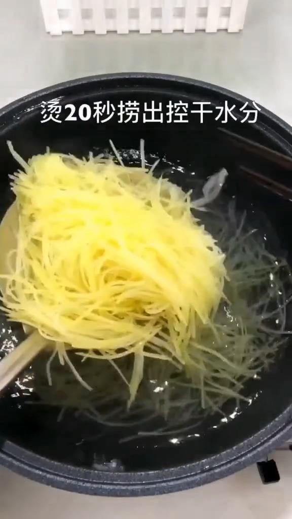 土豆絲煎蛋的做法-咸鮮味煎菜譜-易網健康養生網 土豆絲煎蛋的做法-咸鮮味煎菜譜