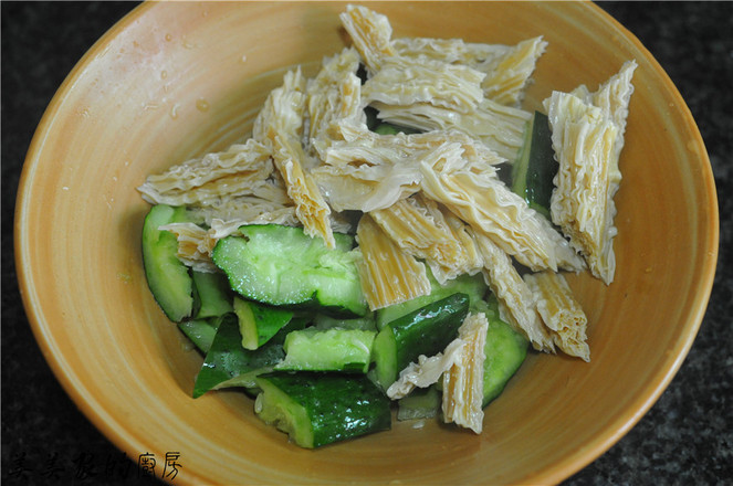 拌腐竹的做法-香辣味拌菜譜