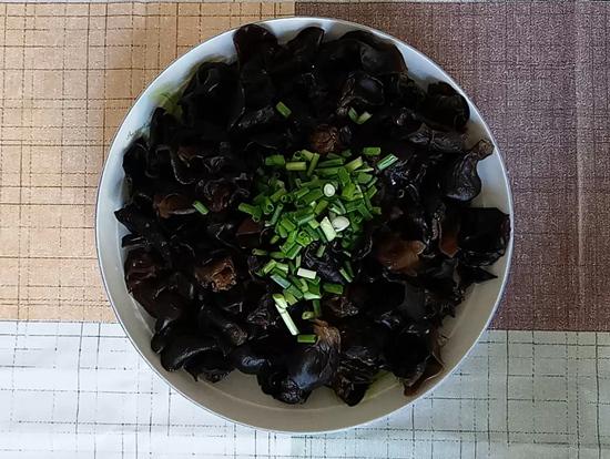 酸辣拌木耳的做法-酸辣味拌菜譜-易網健康養生網 酸辣拌木耳的做法-酸辣味拌菜譜