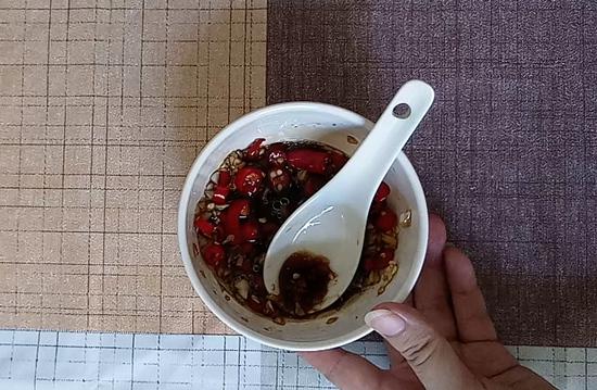 酸辣拌木耳的做法-酸辣味拌菜譜-易網健康養生網 酸辣拌木耳的做法-酸辣味拌菜譜