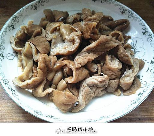 野山椒炒肥腸的做法-香辣味炒菜譜-易網<a href=http://www.xllyou.com/ target=_blank class=infotextkey>健康養生</a>網 野山椒炒肥腸的做法-香辣味炒菜譜