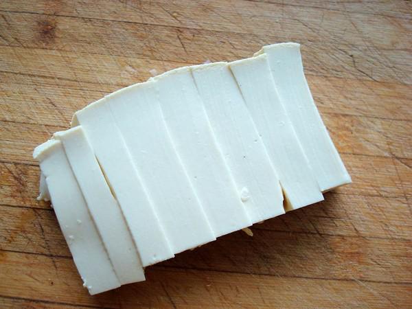 臘腸蒸豆腐的做法-咸鮮味蒸菜譜-易網健康養生網 臘腸蒸豆腐的做法-咸鮮味蒸菜譜