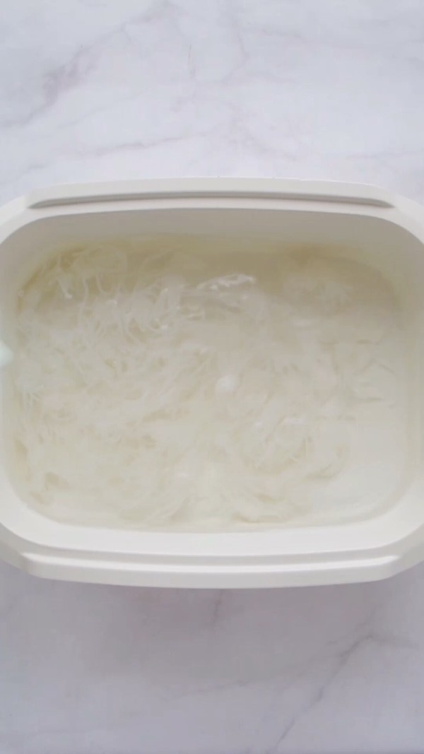 涼拌酸辣魔芋結的做法-酸辣味拌菜譜-易網<a href=http://www.xllyou.com/ target=_blank class=infotextkey>健康養生</a>網 涼拌酸辣魔芋結的做法-酸辣味拌菜譜